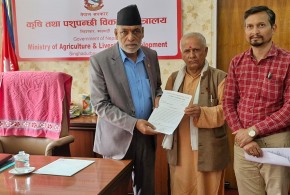 बैंकले किसानहरुलाई सहज ढंगले ऋण प्रवाह गर्नुपर्छ : कृषिमन्त्री अधिकारी